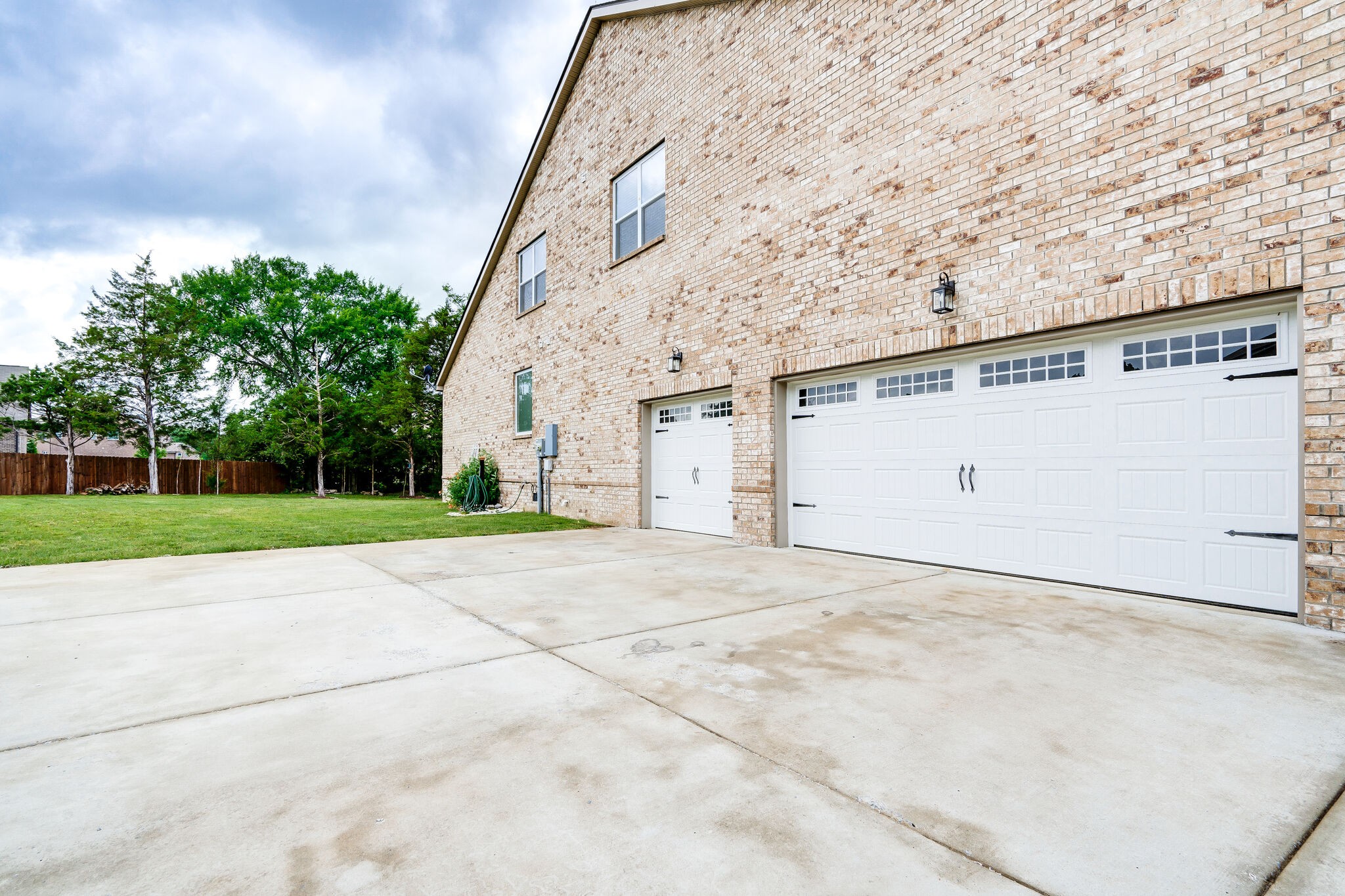 12 Kelly Court Lebanon, TN 37087 - Photo 55 of 55 a view of garage with a white fence