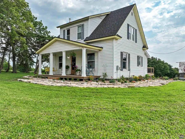 $250,000 | 17075 Lincoln Road, Onaga, KS 66521