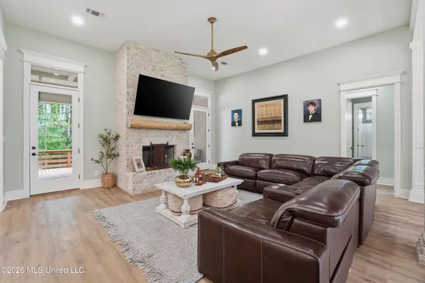$749,900 | 16 Manatee, Hattiesburg, MS 39402