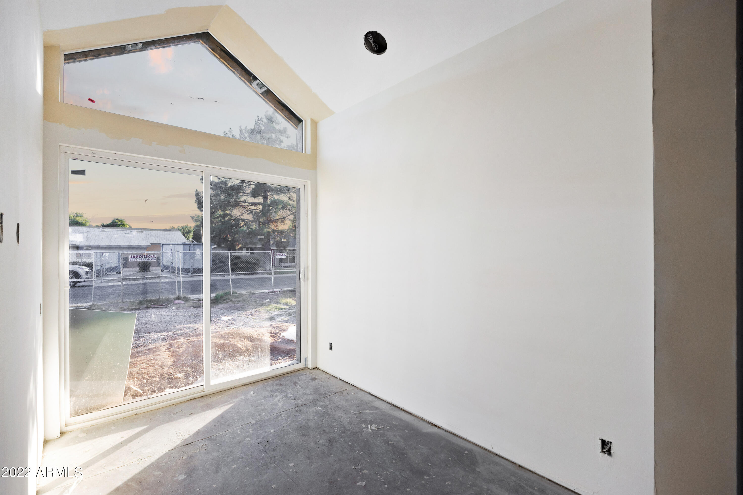 4826 East Piccadilly Road Phoenix, AZ 85018 - Photo 7 of 11 Light, Bright Office