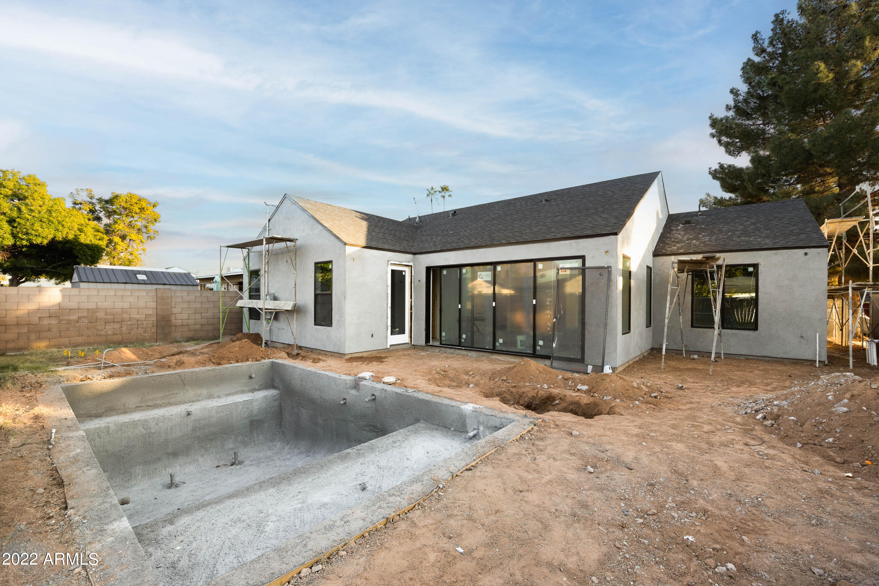 4826 East Piccadilly Road Phoenix, AZ 85018 - Photo 9 of 11 Pool with Baja Shelf