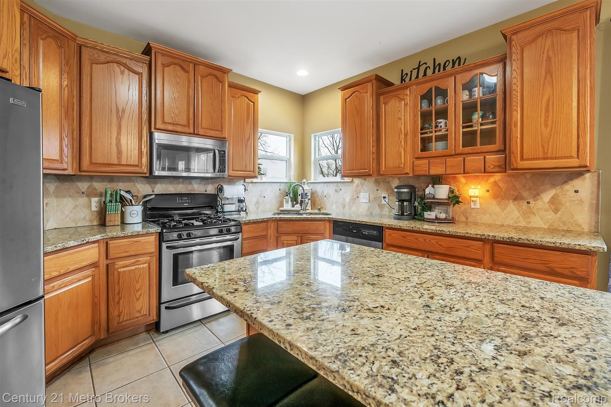 10037 Hegel Road Goodrich, MI 48438 - Photo 23 of 52 15-10037-Hegel-WindowStill-Real-Est.jpg