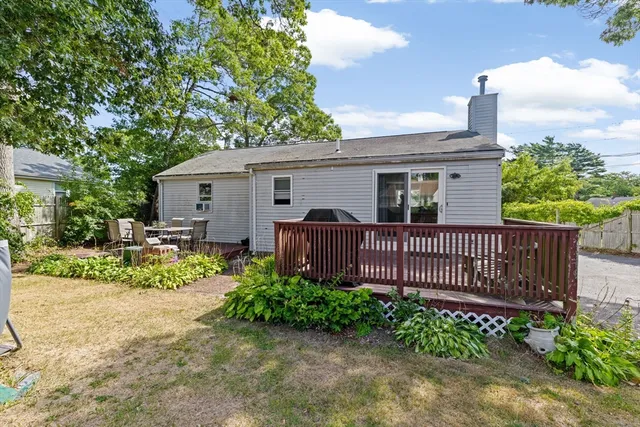 a view of a house with a small yard and plants