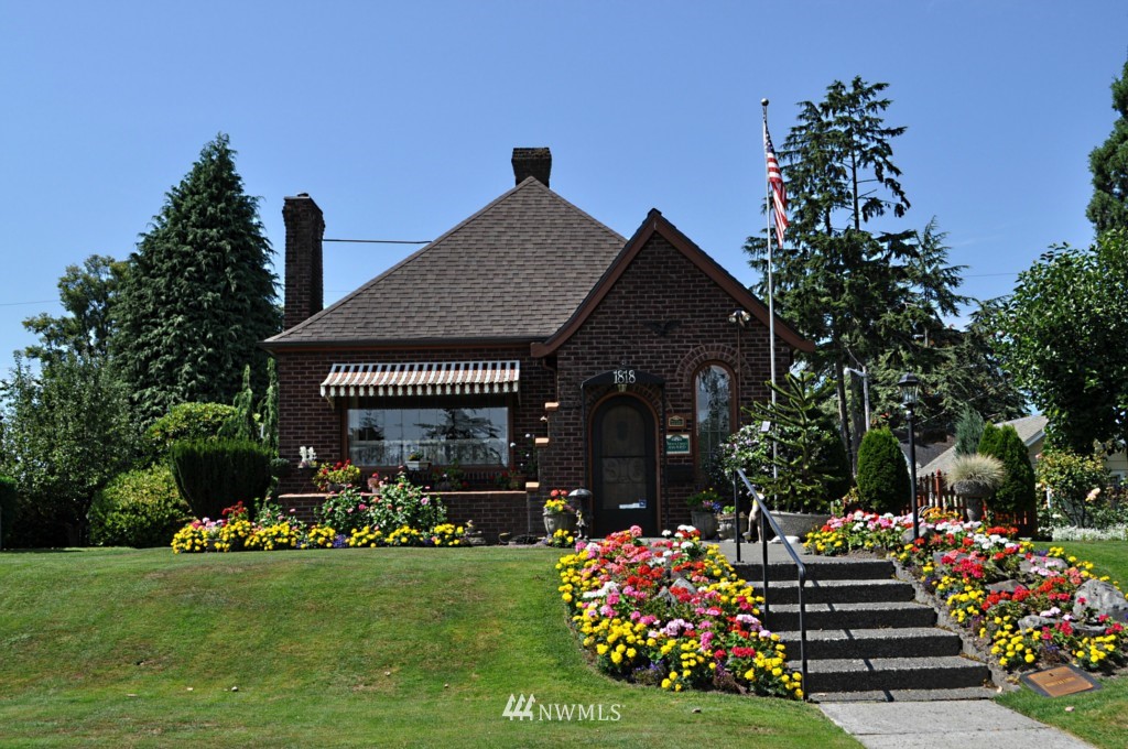 1818 Rucker Avenue Everett, WA 98201 - Photo 2 of 20