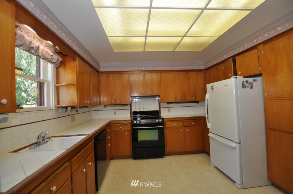 1818 Rucker Avenue Everett, WA 98201 - Photo 11 of 20