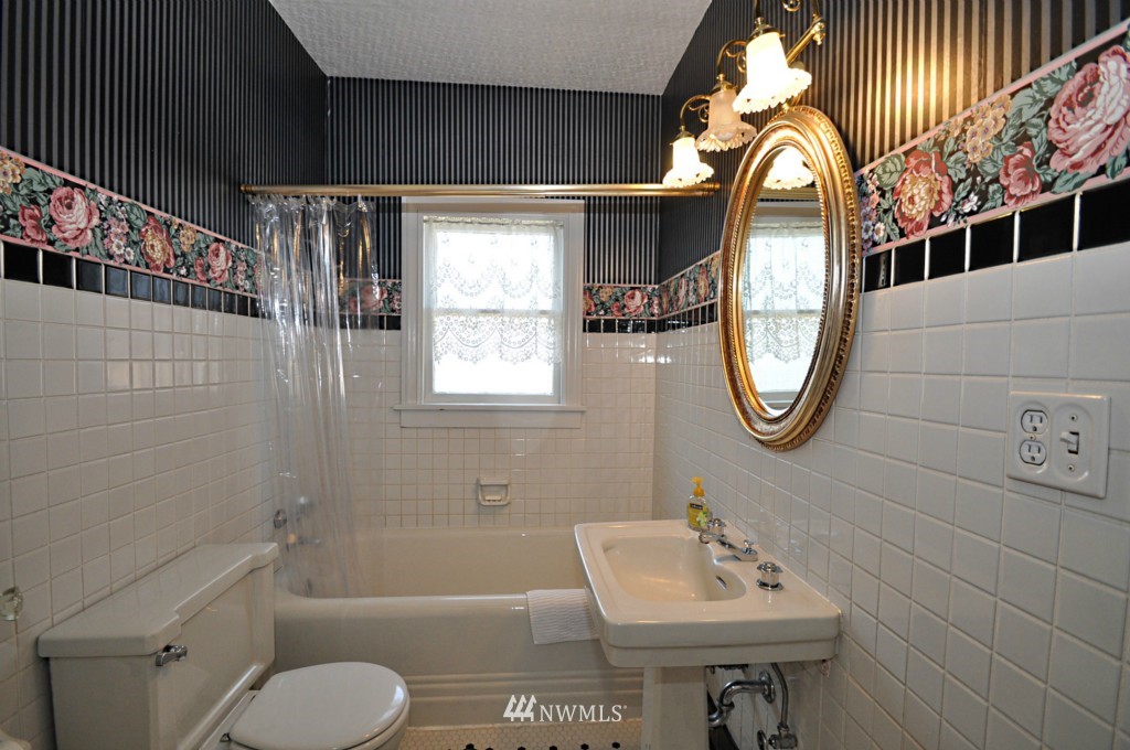 1818 Rucker Avenue Everett, WA 98201 - Photo 12 of 20