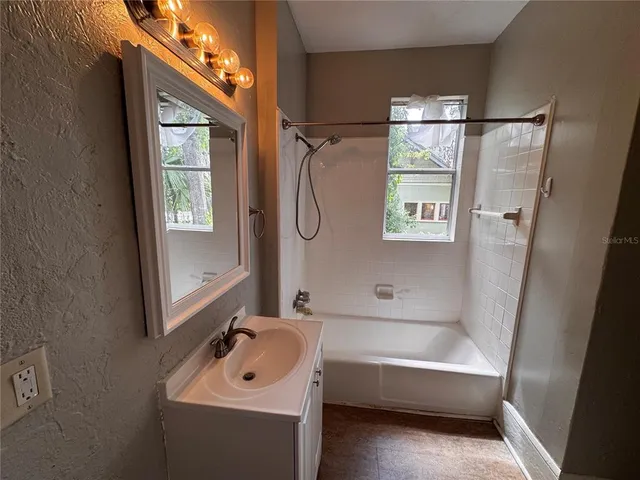 $1,550 | 210 West Wisconsin Avenue, Unit A, Deland, FL 32720