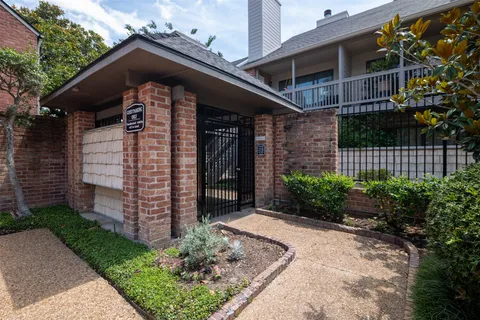 $285,000 | 2829 Timmons Lane, Unit 228, Houston, TX 77027
