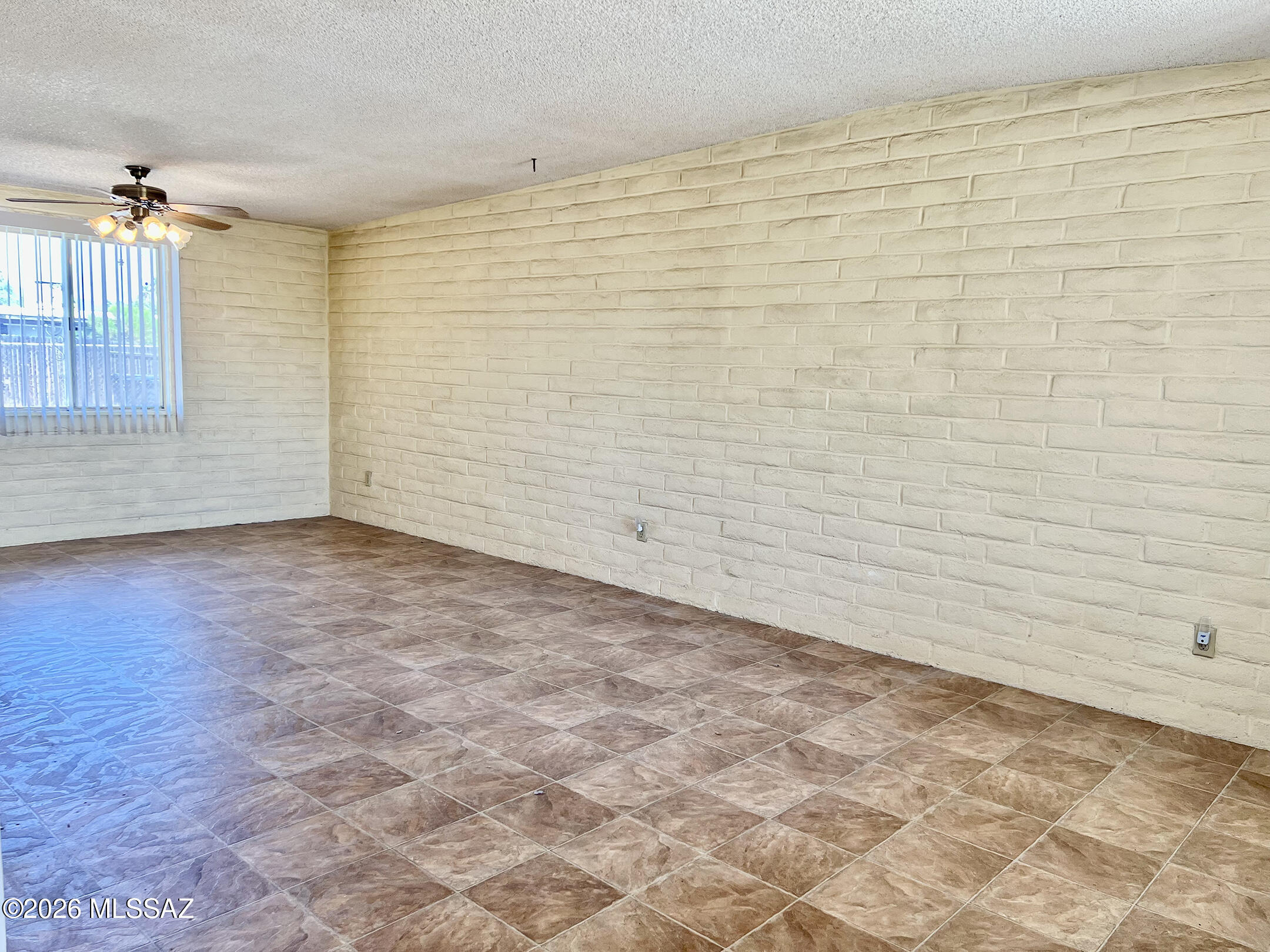 2955 South Kolb Road Tucson, AZ 85730 - Photo 6 of 24 Entrance View of large Living Room.