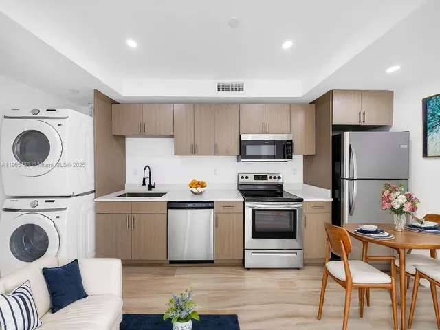 $2,750 | 1037 Northwest 2nd Street, Unit 2, Miami, FL 33128