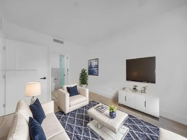 $2,750 | 1037 Northwest 2nd Street, Unit 2, Miami, FL 33128