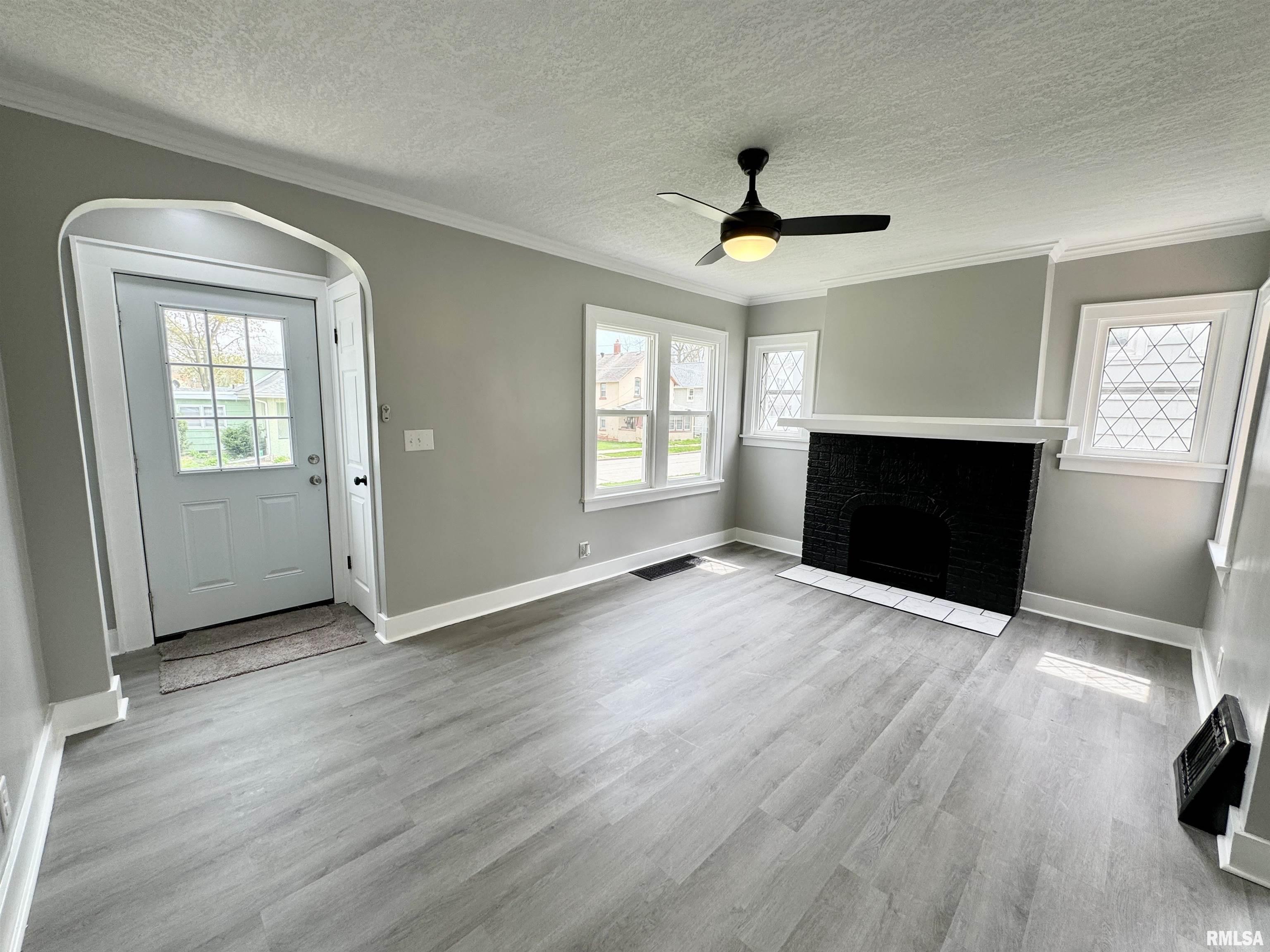 2315 5th Street Moline, IL 61265 - Photo 2 of 19