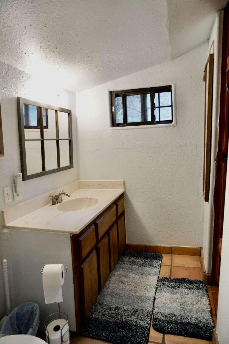 167 South Ranch Lane Payson, AZ 85541 - Photo 36 of 40 a bathroom with a sink and mirror