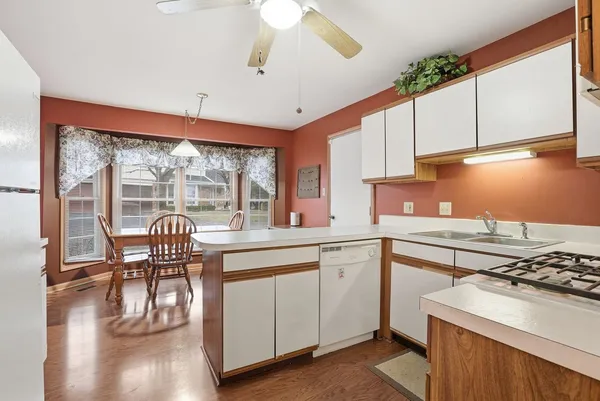 $279,000 | 9867 Cambridge Drive, Unit B, Mokena, IL 60448