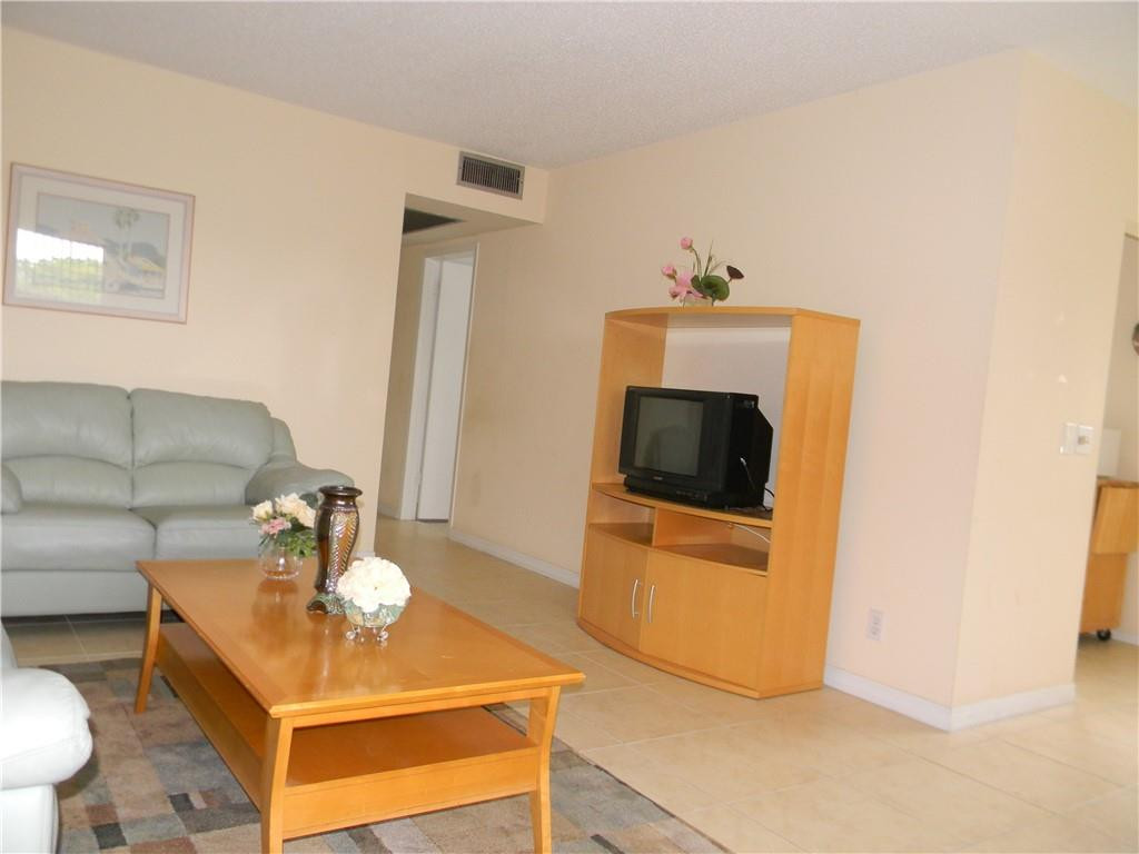 336 Mansfield H, Unit 336 Boca Raton, FL 33434 - Photo 5 of 25 Photo 5