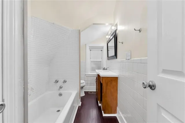 $2,000 | 72 Courtland Street, Unit 1, Providence, RI 02909