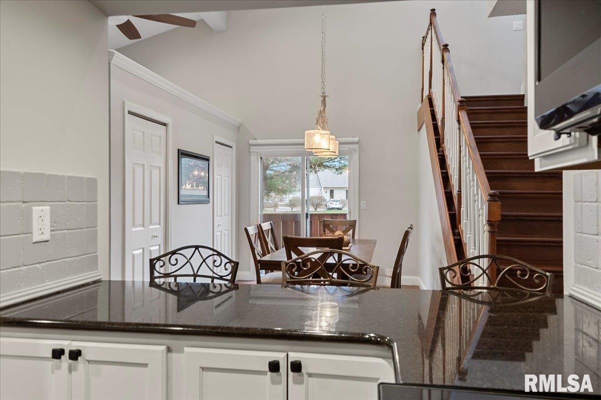 69 Country Place Springfield, IL 62703 - Photo 17 of 46