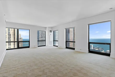 $1,175,000 | 100 East Huron Street, Unit 4703, Chicago, IL 60611