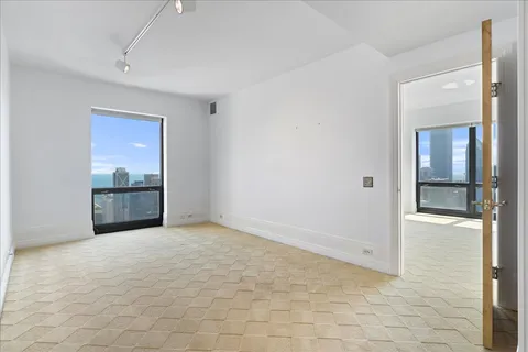 $1,175,000 | 100 East Huron Street, Unit 4703, Chicago, IL 60611