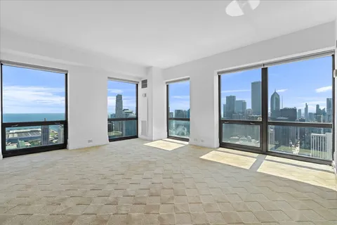 $1,175,000 | 100 East Huron Street, Unit 4703, Chicago, IL 60611
