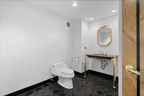 $1,175,000 | 100 East Huron Street, Unit 4703, Chicago, IL 60611