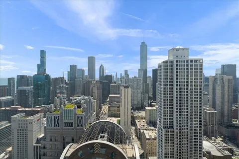 $1,175,000 | 100 East Huron Street, Unit 4703, Chicago, IL 60611