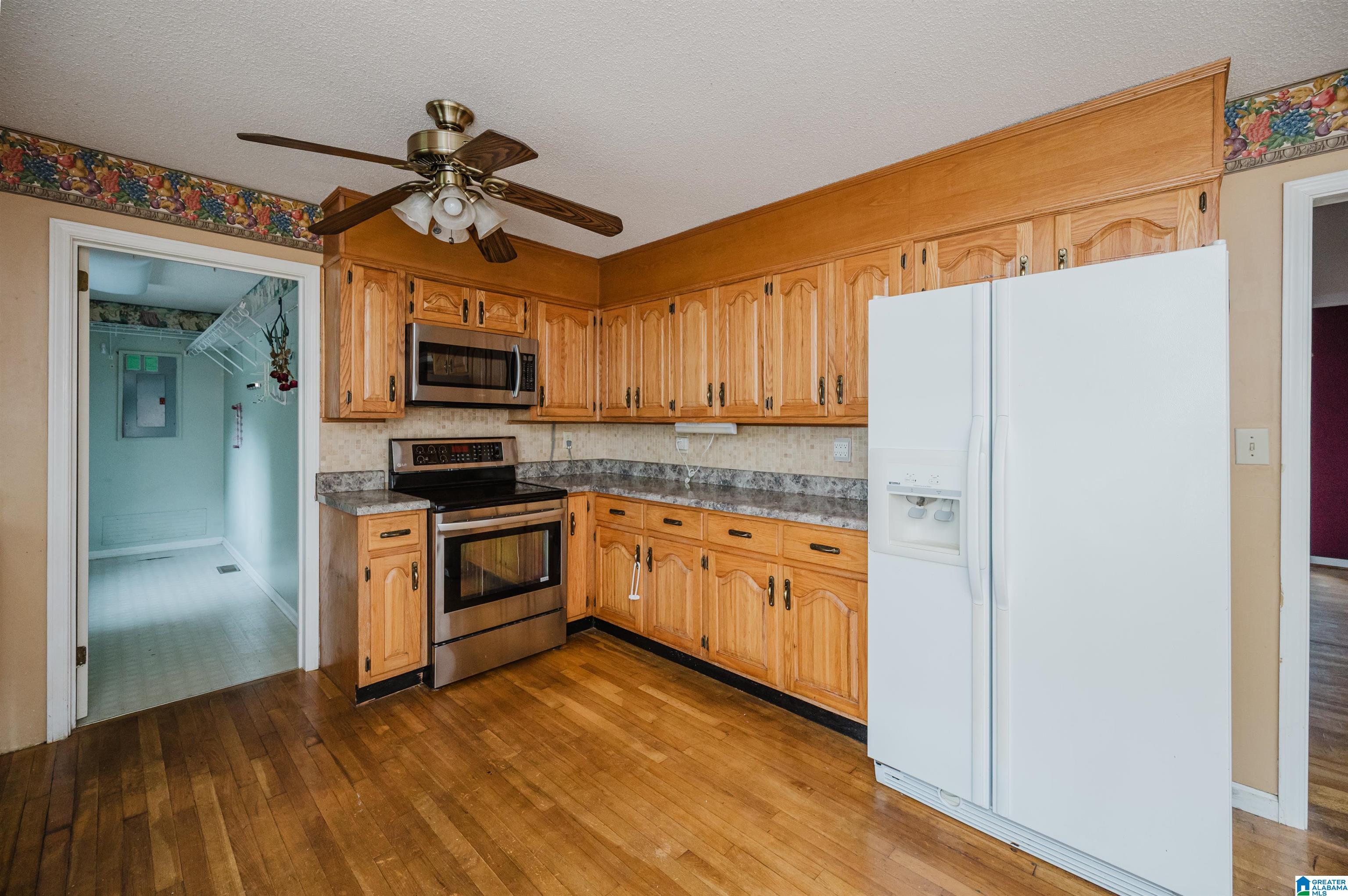 8988 Bankston Road Warrior, AL 35180 - Photo 11 of 47
