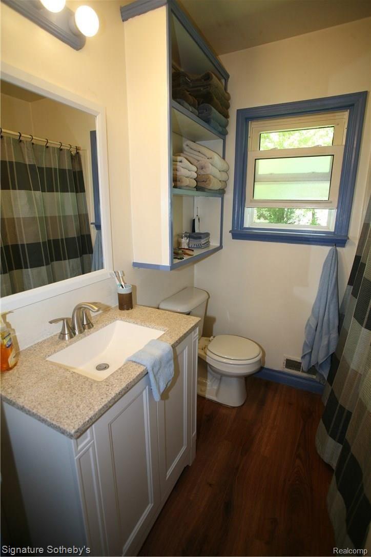 5054 Sashabaw Road Clarkston, MI 48346 - Photo 16 of 18 Bathroom