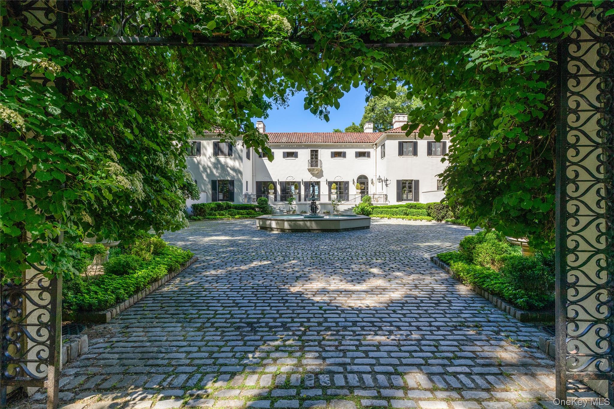 100 Horseshoe Road Mill Neck, NY 11765 - Photo 3 of 29 Gallery Image 3
