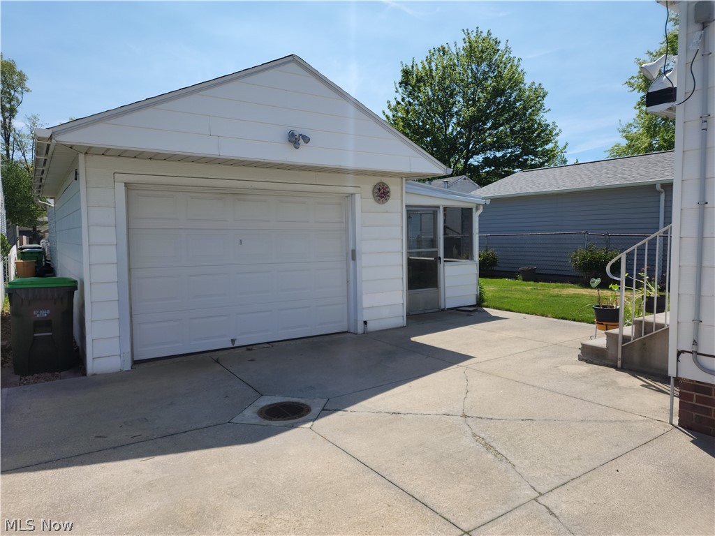 1633 Mapledale Road Wickliffe, OH 44092 - Photo 2 of 27 Gallery Image 2