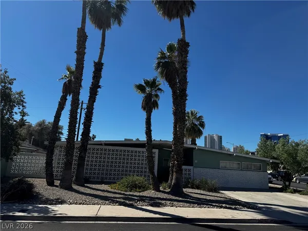 $2,700 | 544 East Canosa Avenue, Las Vegas, NV 89104