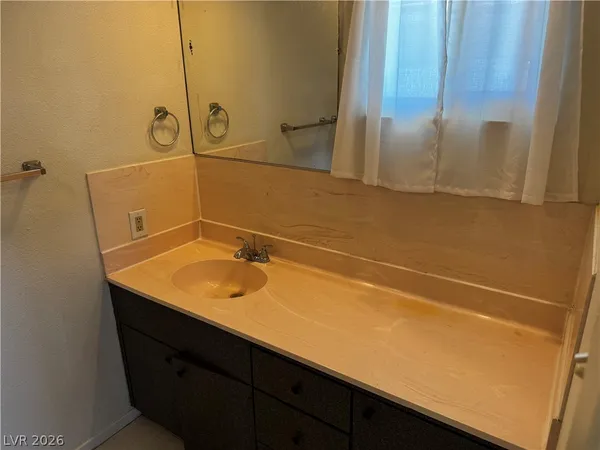 $2,700 | 544 East Canosa Avenue, Las Vegas, NV 89104