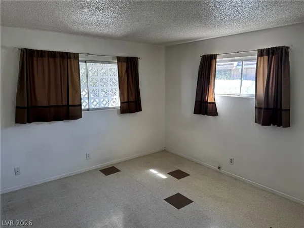 $2,700 | 544 East Canosa Avenue, Las Vegas, NV 89104