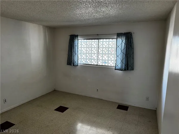 $2,700 | 544 East Canosa Avenue, Las Vegas, NV 89104