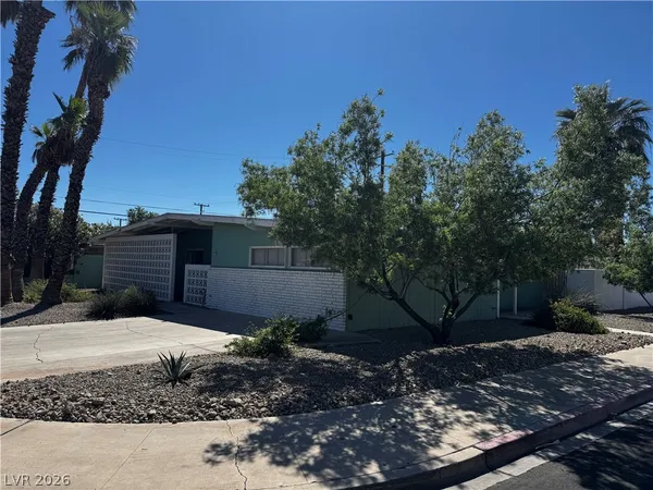 $2,700 | 544 East Canosa Avenue, Las Vegas, NV 89104