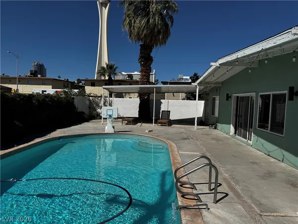 $2,700 | 544 East Canosa Avenue, Las Vegas, NV 89104