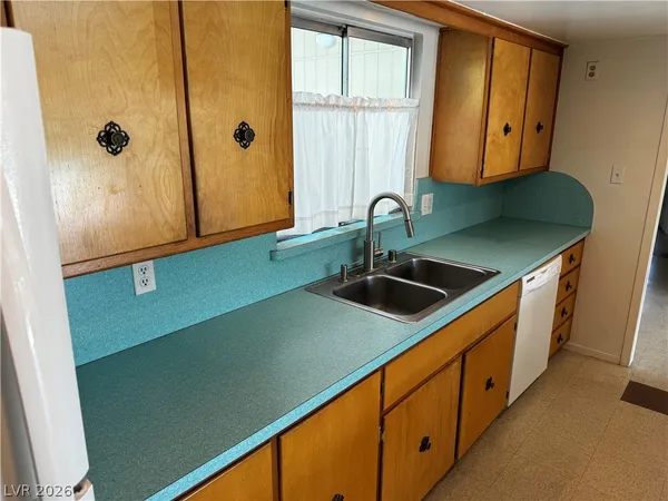 $2,700 | 544 East Canosa Avenue, Las Vegas, NV 89104