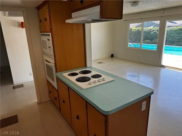 $2,700 | 544 East Canosa Avenue, Las Vegas, NV 89104