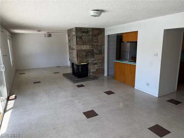 $2,700 | 544 East Canosa Avenue, Las Vegas, NV 89104