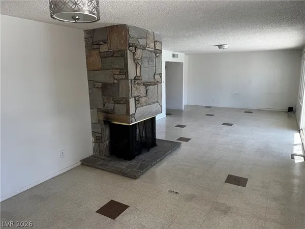 $2,700 | 544 East Canosa Avenue, Las Vegas, NV 89104