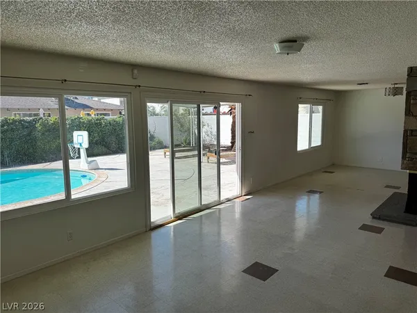 $2,700 | 544 East Canosa Avenue, Las Vegas, NV 89104