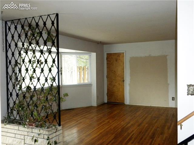 819 Cresta Road Colorado Springs, CO 80905 - Photo 5 of 29 Gallery Image 5