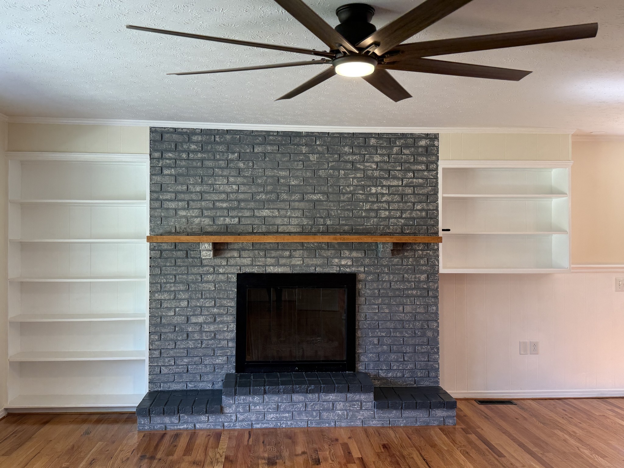 244 James Stafford Road Gainesboro, TN 38562 - Photo 12 of 39 a living room with a fireplace