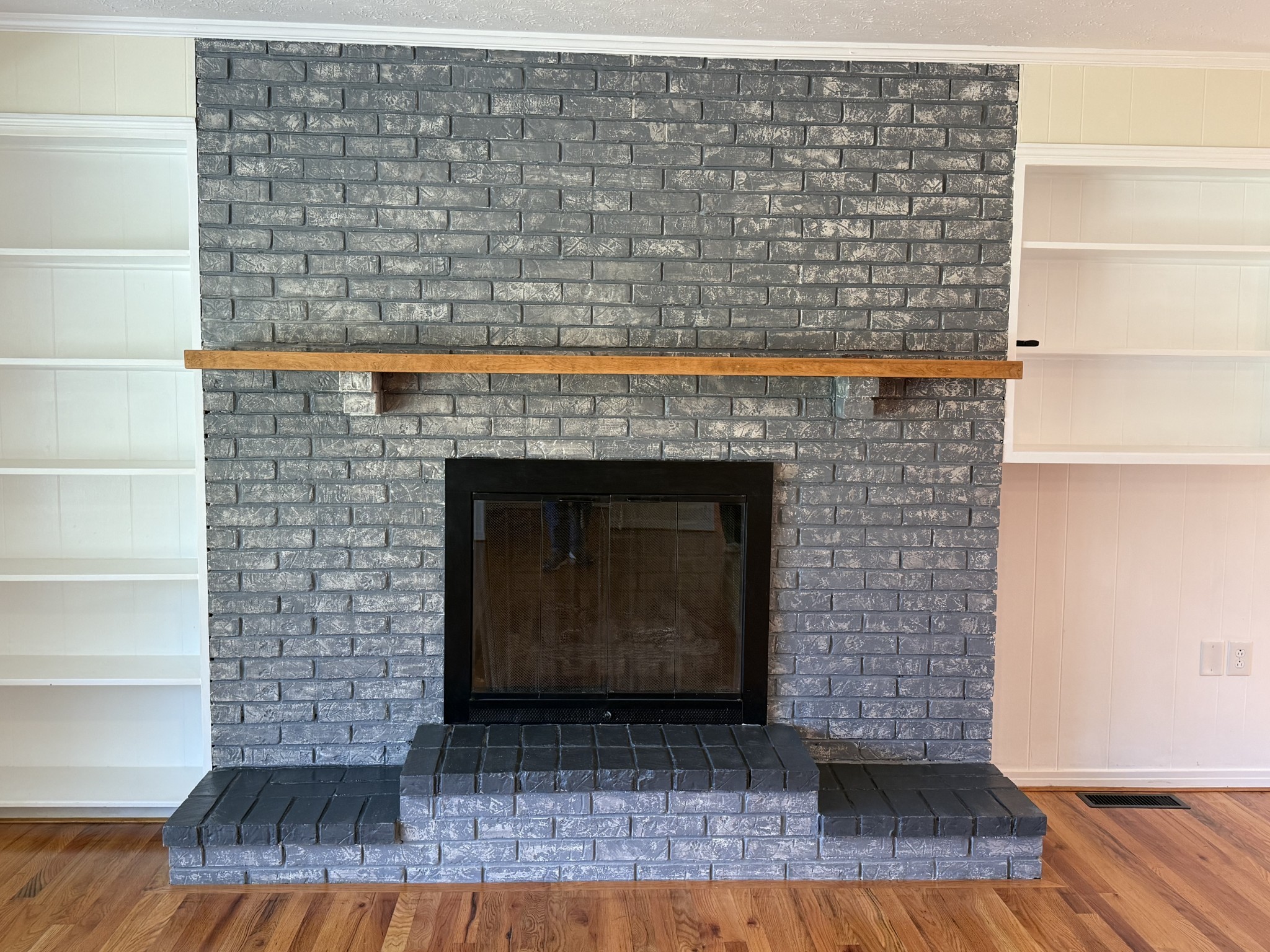 244 James Stafford Road Gainesboro, TN 38562 - Photo 15 of 39 a living room with a fireplace