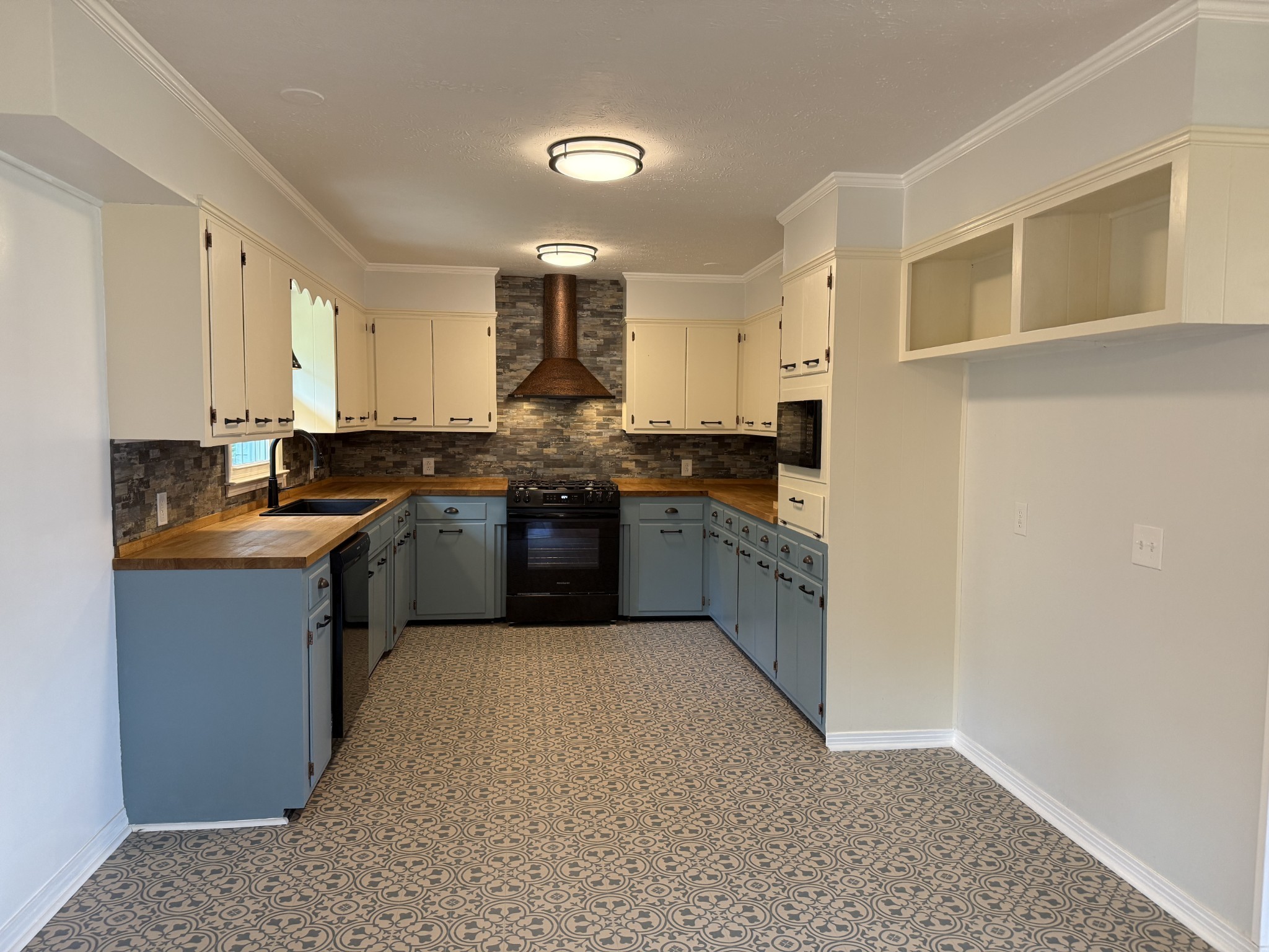 244 James Stafford Road Gainesboro, TN 38562 - Photo 28 of 40 a large kitchen with stainless steel appliances granite countertop a stove a sink and a refrigerator