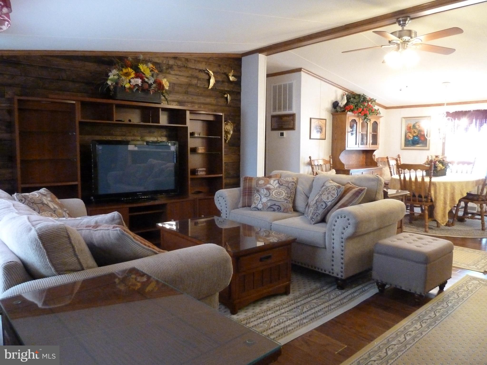 16902 Alcott Road Hagerstown, MD 21740 - Photo 15 of 43 Living Room