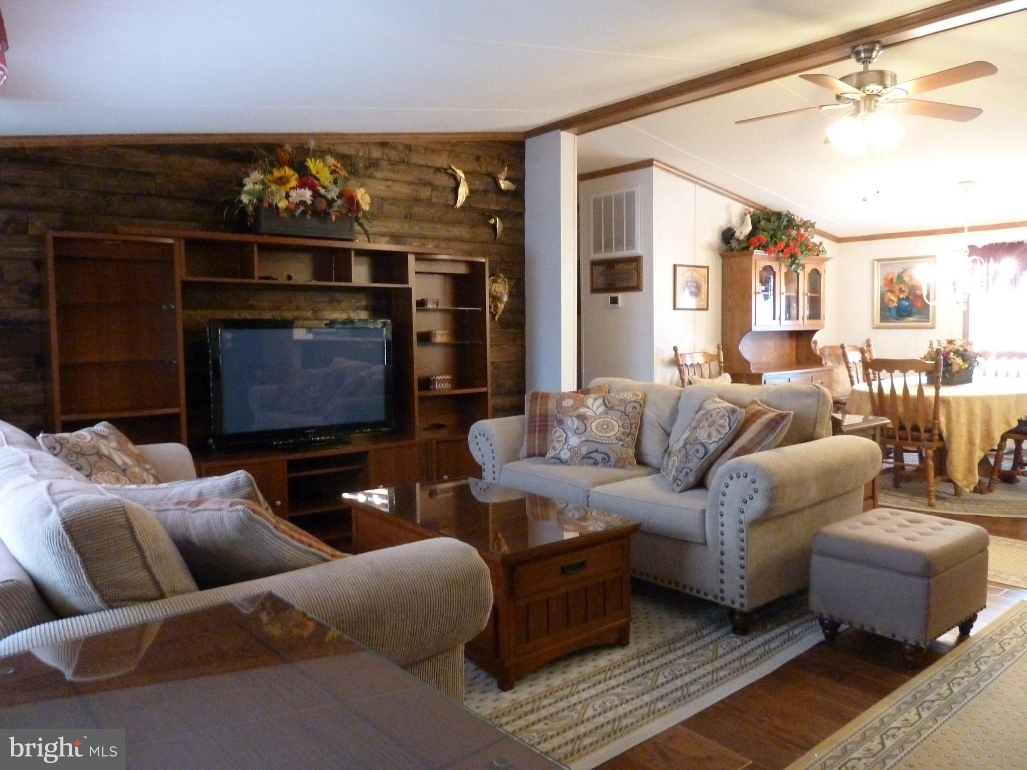 16902 Alcott Road Hagerstown, MD 21740 - Photo 18 of 43 Living Room