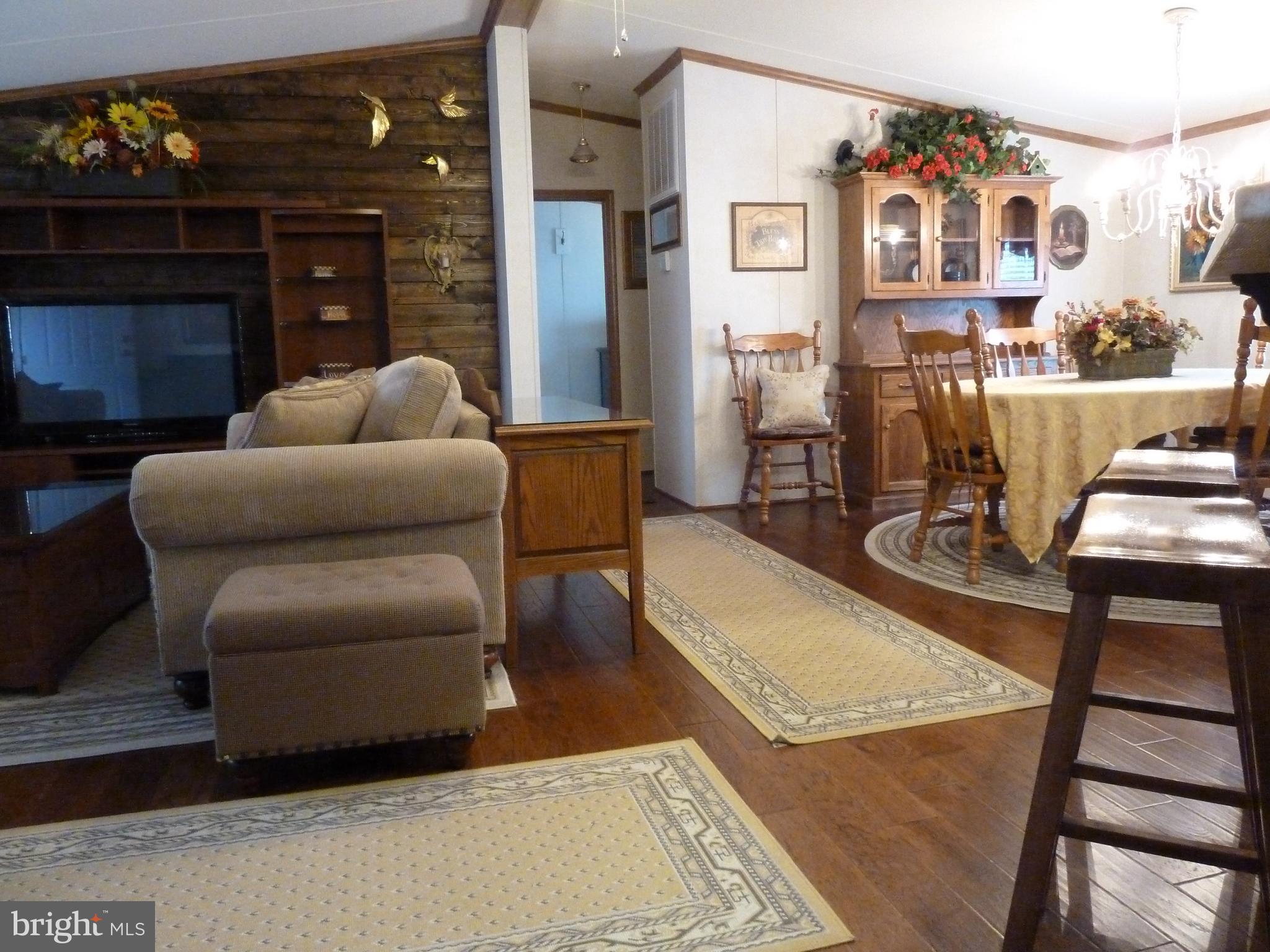 16902 Alcott Road Hagerstown, MD 21740 - Photo 20 of 43 Living Room/Dining Area