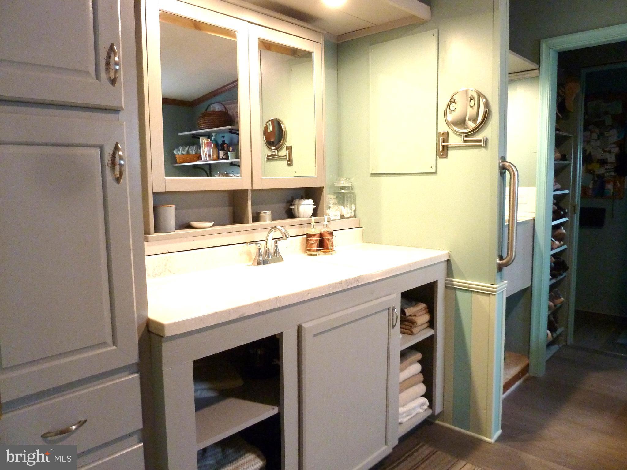 16902 Alcott Road Hagerstown, MD 21740 - Photo 30 of 43 Primary Bath