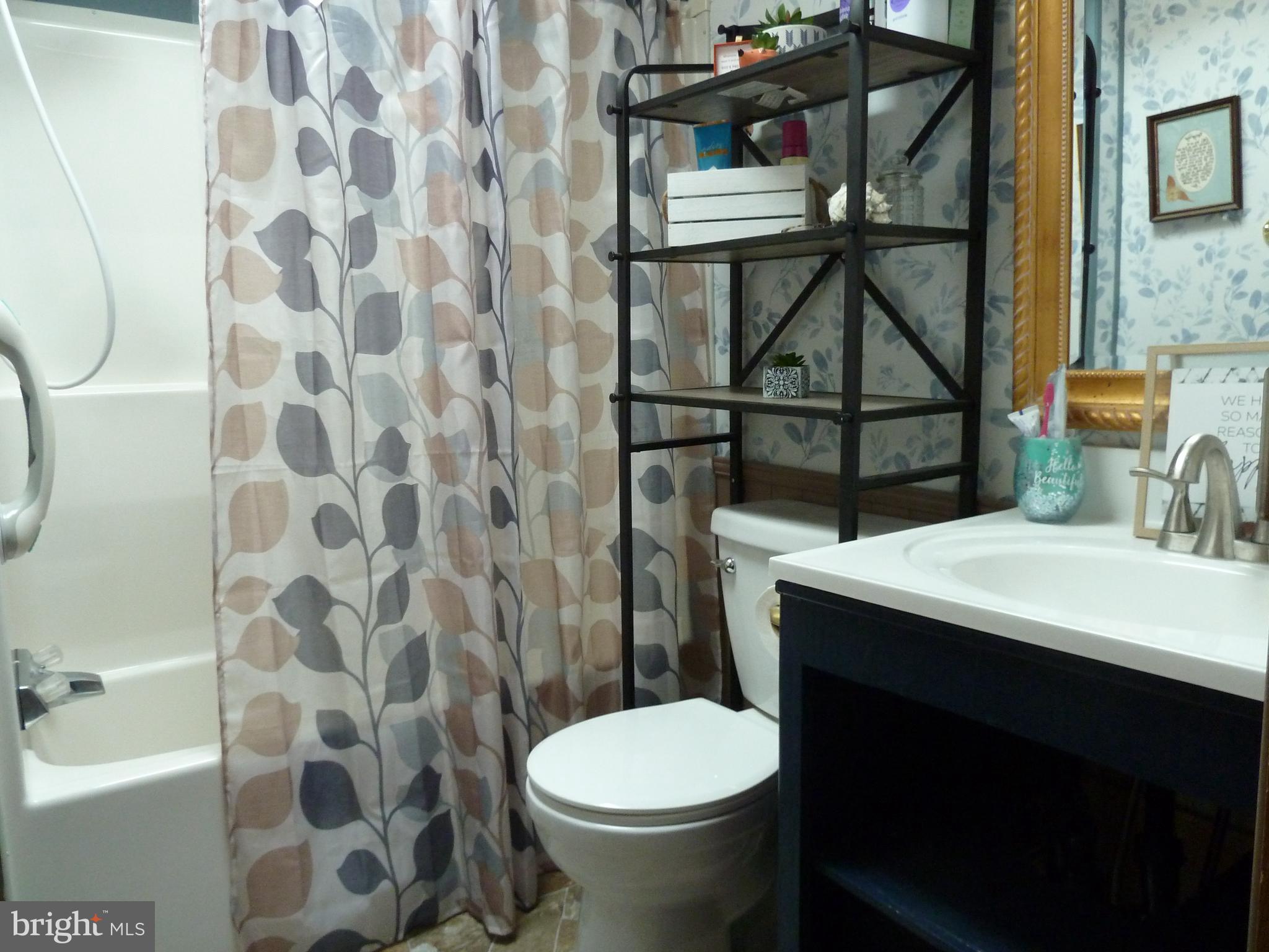16902 Alcott Road Hagerstown, MD 21740 - Photo 36 of 43 Main Bath